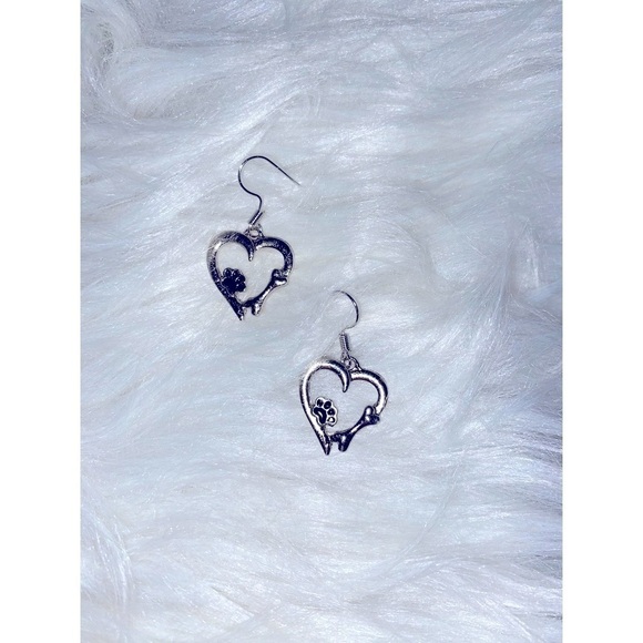 Adorable, heart shaped silver plated earrings with doggy paw and bone - Picture 2 of 5
